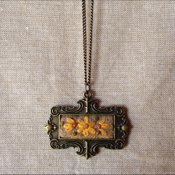 Hand Embroidered Floral Pendant - Picture 5 of 6